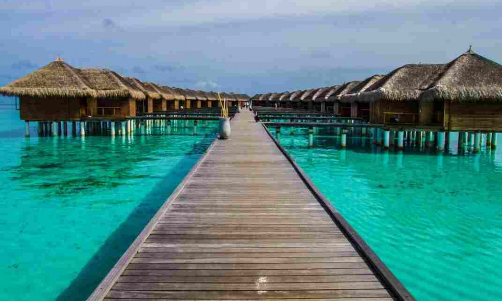 How To Travel To The Maldives In Low Budget?